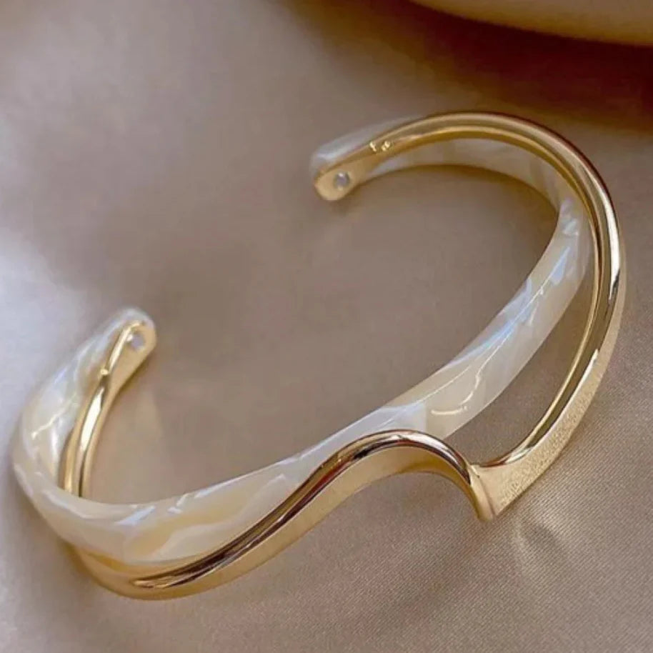 Galilea | White Opal Elegant Golden Bracelet