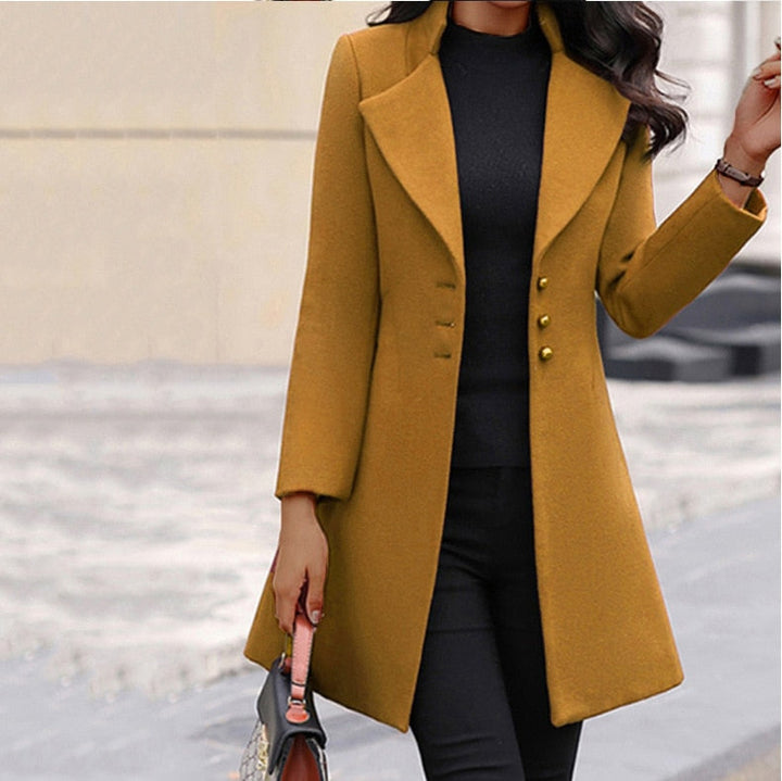 Gail | Sleek Buttoned Coat